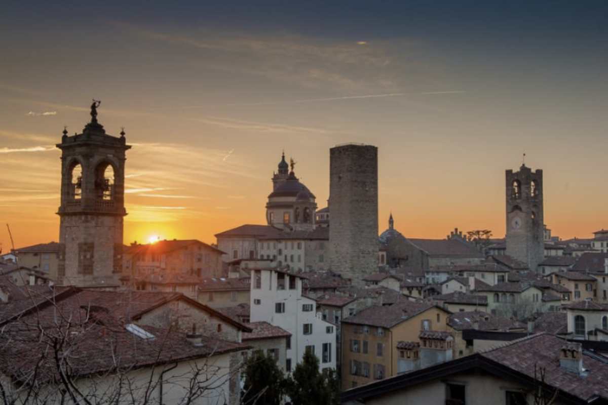 Mentre Bergamo celebra il suo trionfo, le grandi città italiane, tra cui Roma e Firenze, stanno affrontando sfide significative.