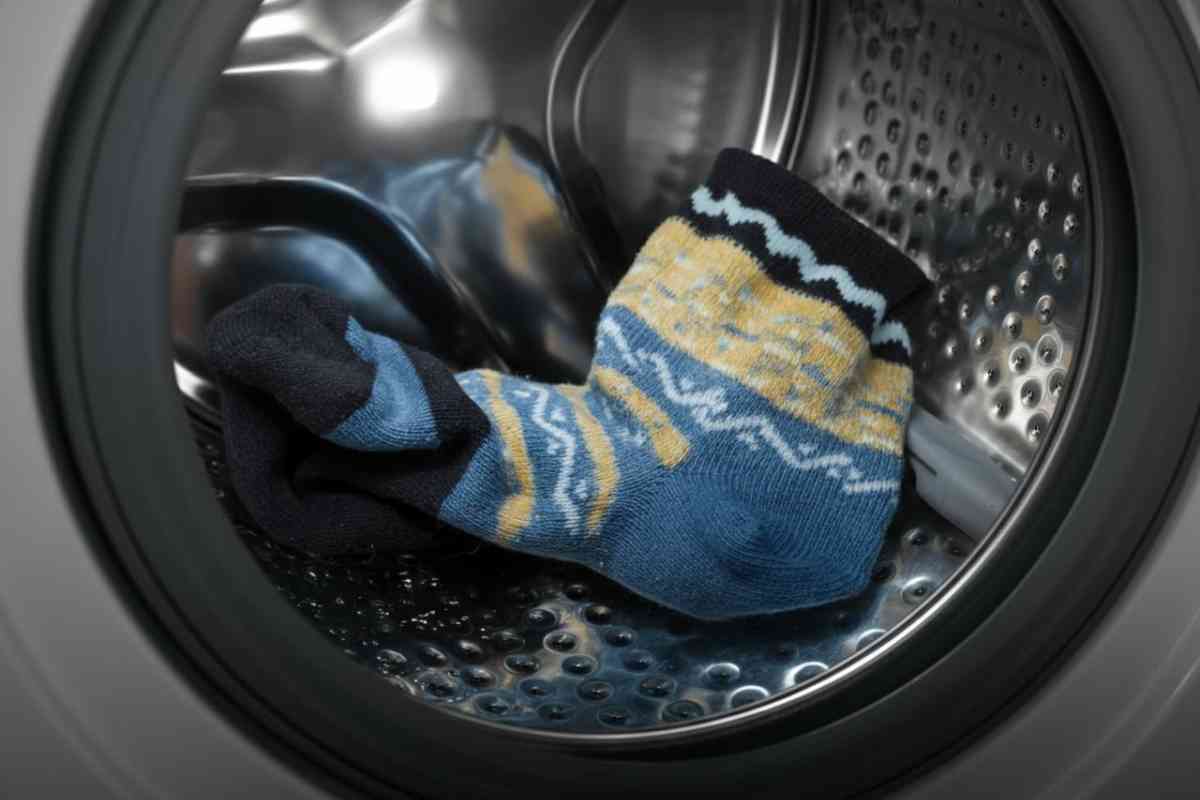 come recuperare i calzini smarriti in lavatrice