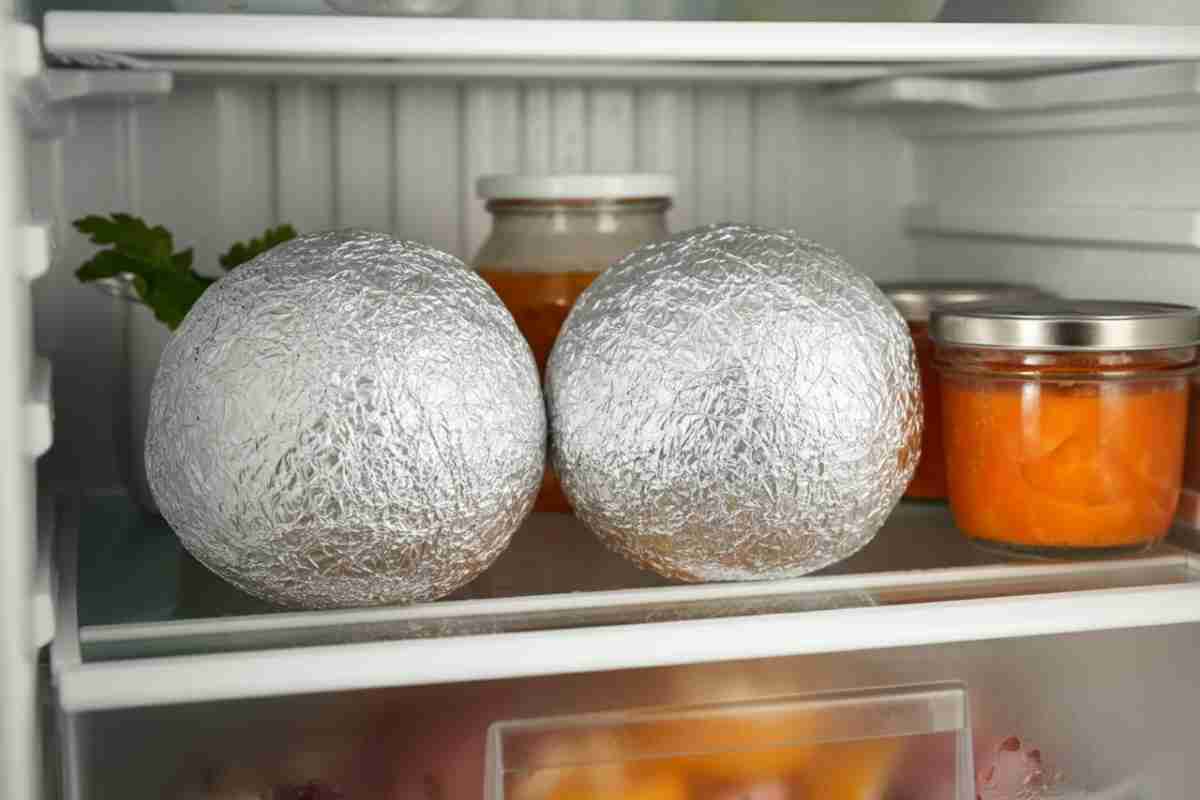 palline di carta stagnola nel freezer: grande utilità
