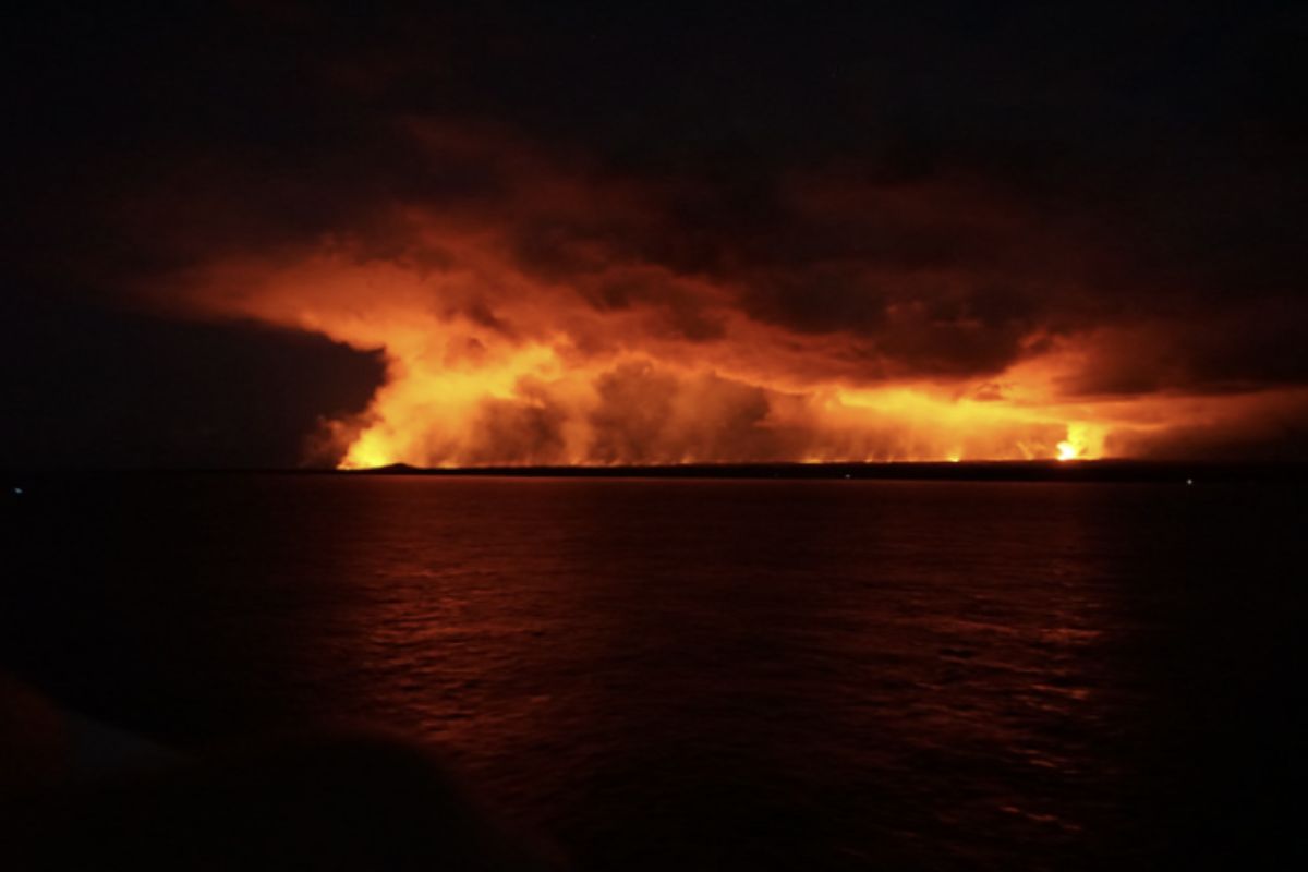 Il Kīlauea è un vulcano di tipo hawaiiano, caratterizzato da eruzioni effusive che producono lava fluida e coni a pendenza dolce