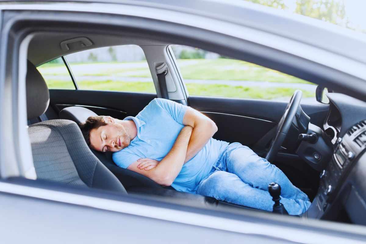 sanzioni se si dorme in macchina