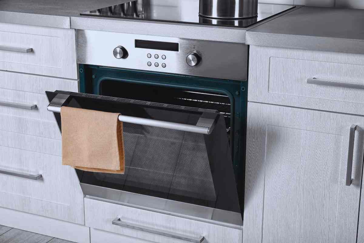 cassetto sotto il forno: la sua vera funzione