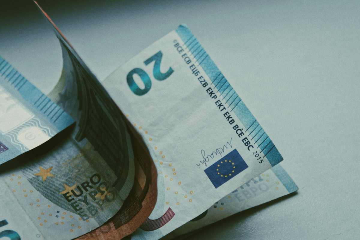 Bonus, 850 euro al mese subito