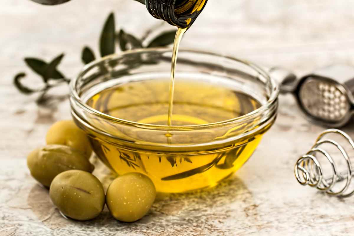 Il test invita a una maggiore attenzione nella scelta dell’olio extravergine di oliva, spingendo produttori e regolatori a rafforzare i controlli.
