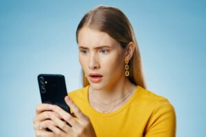 Ragazza smartphone