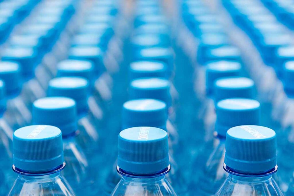 Acqua in bottiglia, non tutte fanno bene ai reni