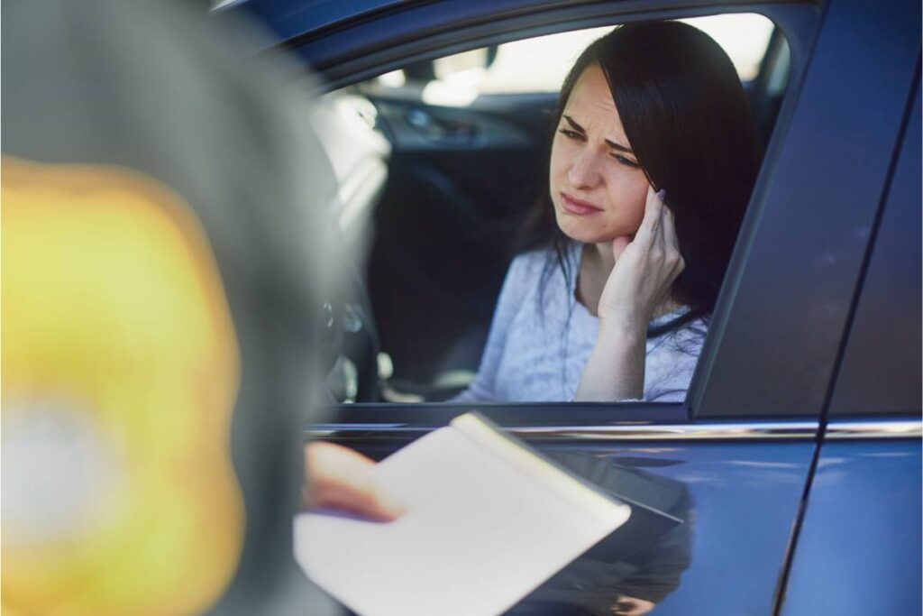 Multa donna auto