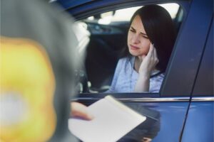 Multa donna auto