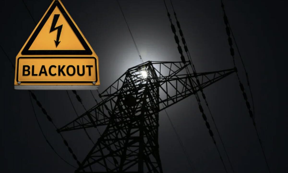 L’estate porta con sé un aumento della domanda di energia elettrica che, in alcuni casi, può superare del 30% i consumi abituali in pochi giorni.