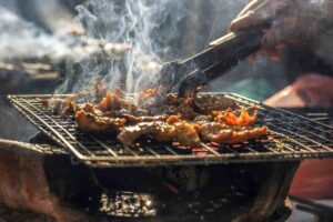 Barbecue, il segreto degli chef per evitare fumo e scintille