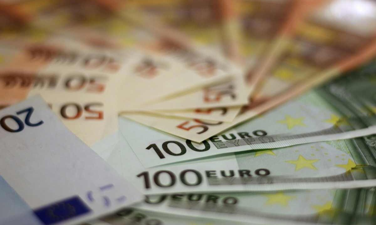 Bonus, 850 euro al mese subito